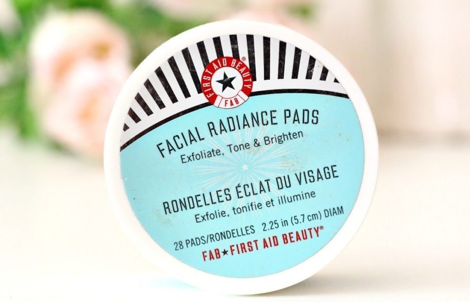 First  Aid  Beauty  Facial  Radiance  Pads  (28 Pads)