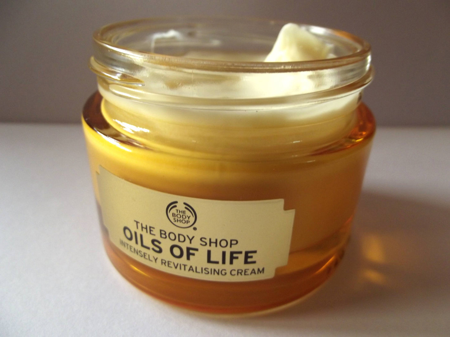 The Body Shop Oils Of Life Intensely Revitalising Cream